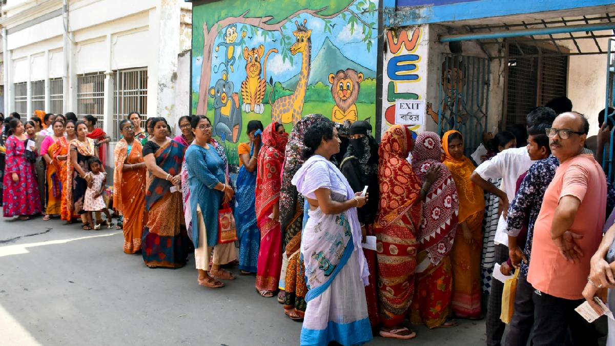 पश्चिम बंगाल के 15 मतदान केंद्रों पर आज दोबारा वोटिंग, चुनाव आयोग ने ये कदम क्यों उठाया?