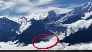 नेपाल में Flash Flood से पहले Glacier Collapse का वीडियो, Drone Camera ने कैद किया पूरा पल